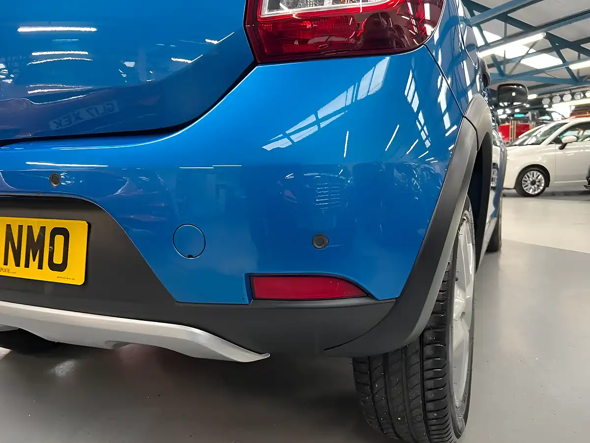 Used 2014 Dacia Sandero Stepway Laureate Azurite Blue - Interior and Exterior details 8