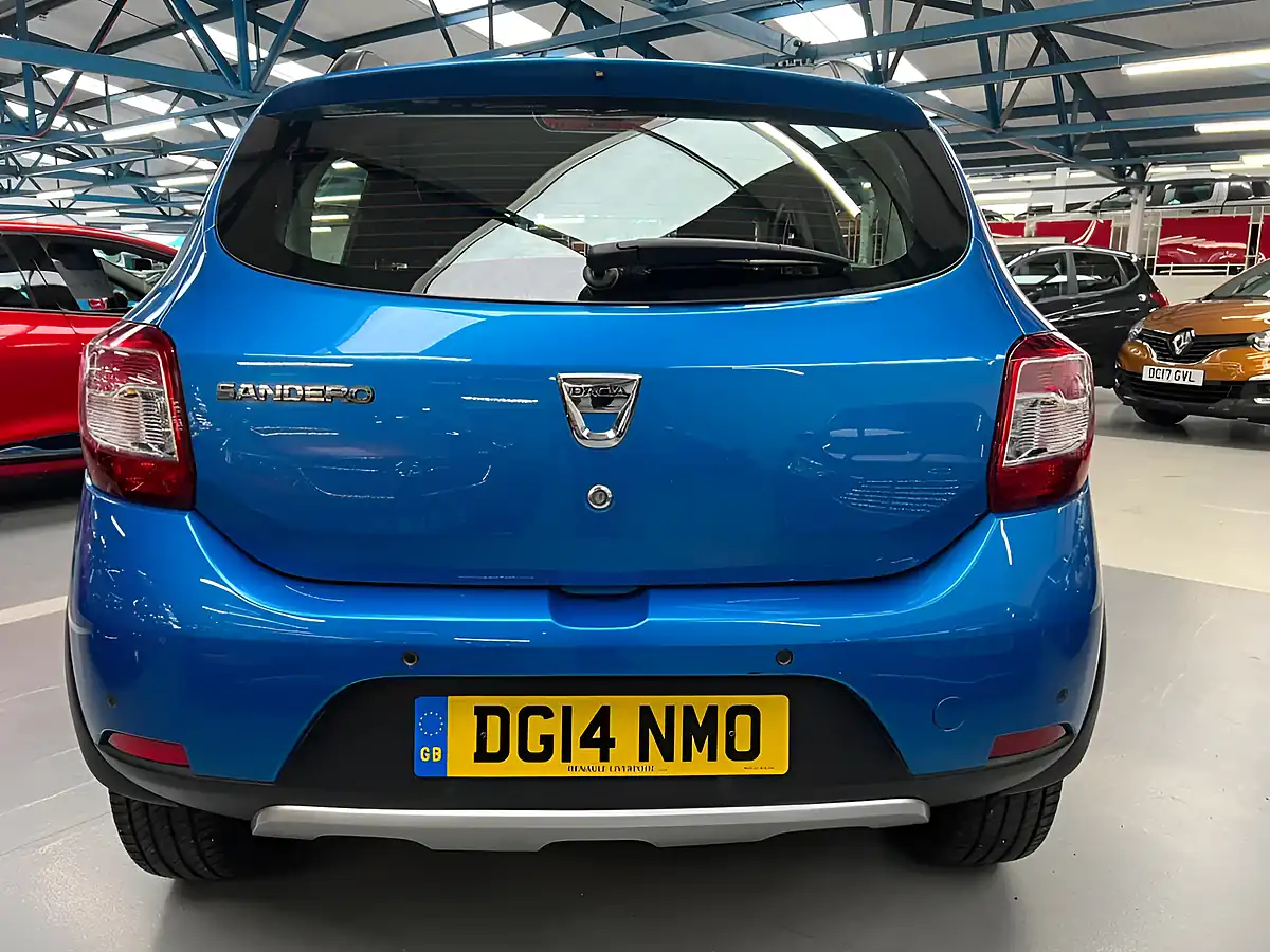Used 2014 Dacia Sandero Stepway Laureate Azurite Blue - Interior and Exterior details 9
