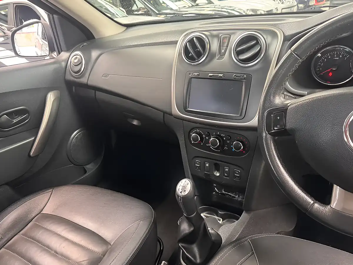 Used 2014 Dacia Sandero Stepway Laureate Black - Interior and Exterior details 10