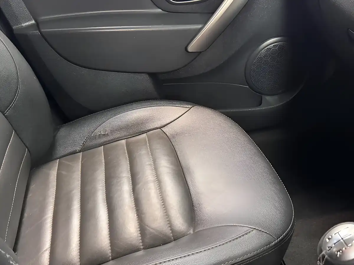 Used 2014 Dacia Sandero Stepway Laureate Black - Interior and Exterior details 12
