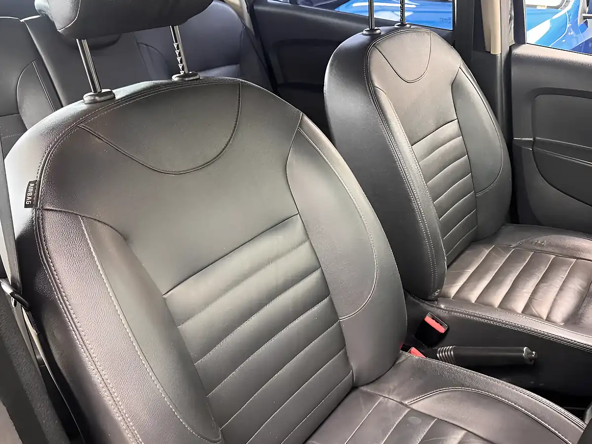 Used 2014 Dacia Sandero Stepway Laureate Black - Interior and Exterior details 13