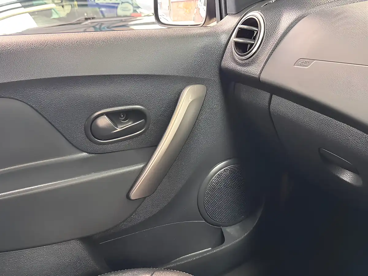 Used 2014 Dacia Sandero Stepway Laureate Black - Interior and Exterior details 15