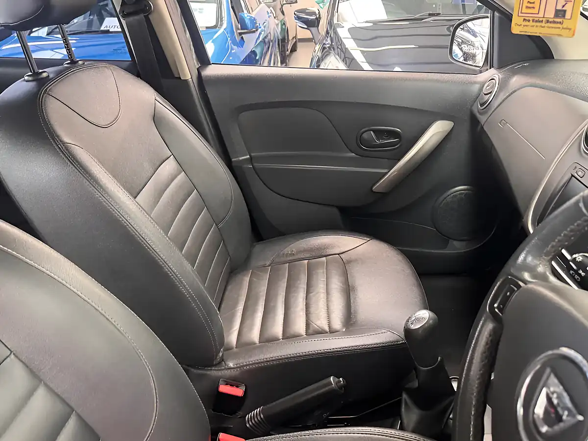 Used 2014 Dacia Sandero Stepway Laureate Black - Interior and Exterior details 20