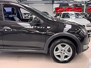 Used 2014 Dacia Sandero Stepway Laureate Black - Interior and Exterior details 4