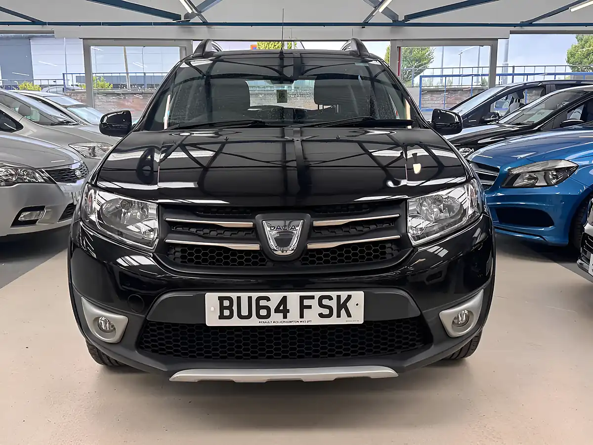 Used 2014 Dacia Sandero Stepway Laureate Black - Interior and Exterior details 5
