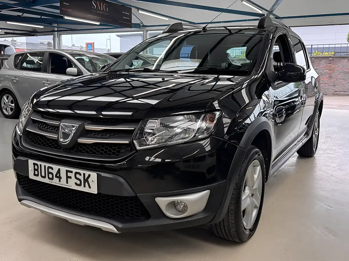 Used 2014 Dacia Sandero Stepway Laureate Black - Interior and Exterior details 6