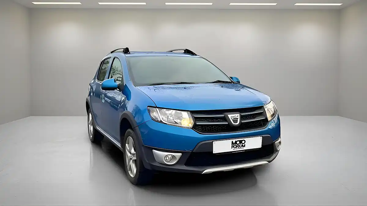 Used 2014 Dacia Sandero Stepway Laureate Blue - Front View