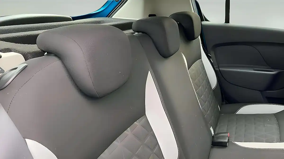 Used 2014 Dacia Sandero Stepway Laureate Blue - Interior and Exterior details 10