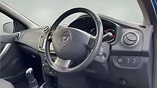 Used 2014 Dacia Sandero Stepway Laureate Blue - Interior and Exterior details 11