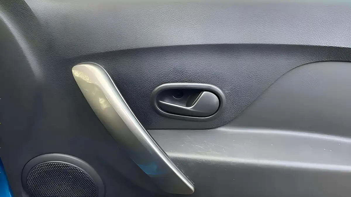 Used 2014 Dacia Sandero Stepway Laureate Blue - Interior and Exterior details 14