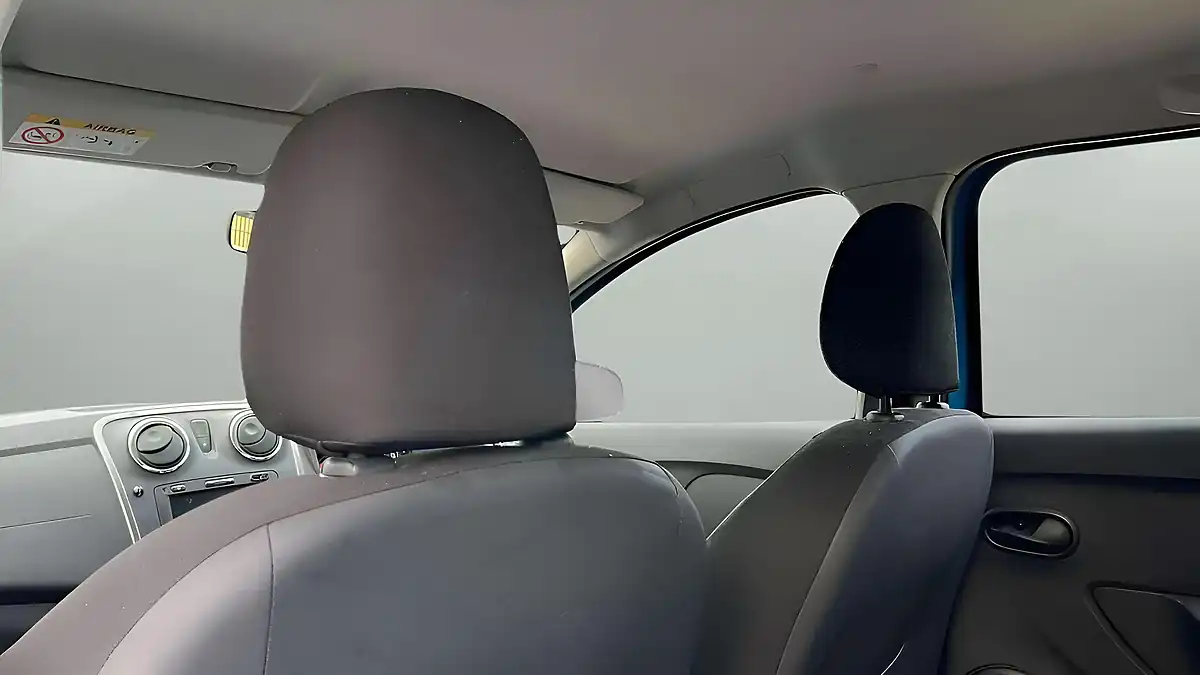 Used 2014 Dacia Sandero Stepway Laureate Blue - Interior and Exterior details 16