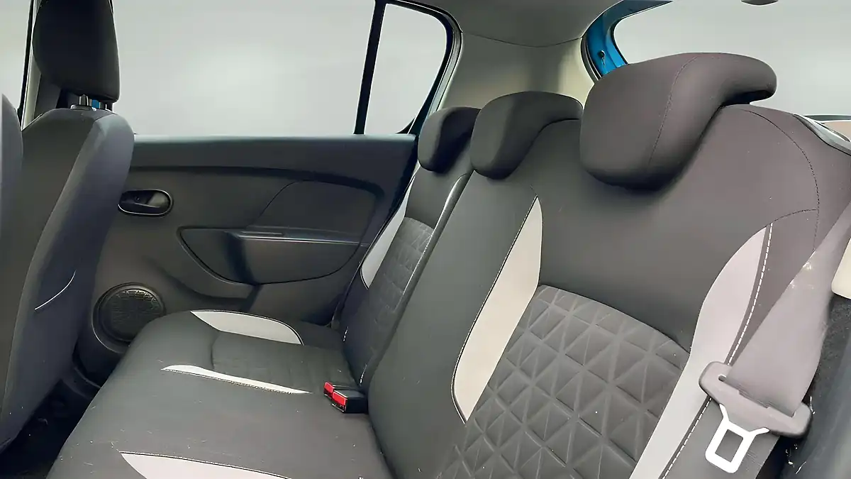 Used 2014 Dacia Sandero Stepway Laureate Blue - Interior and Exterior details 17