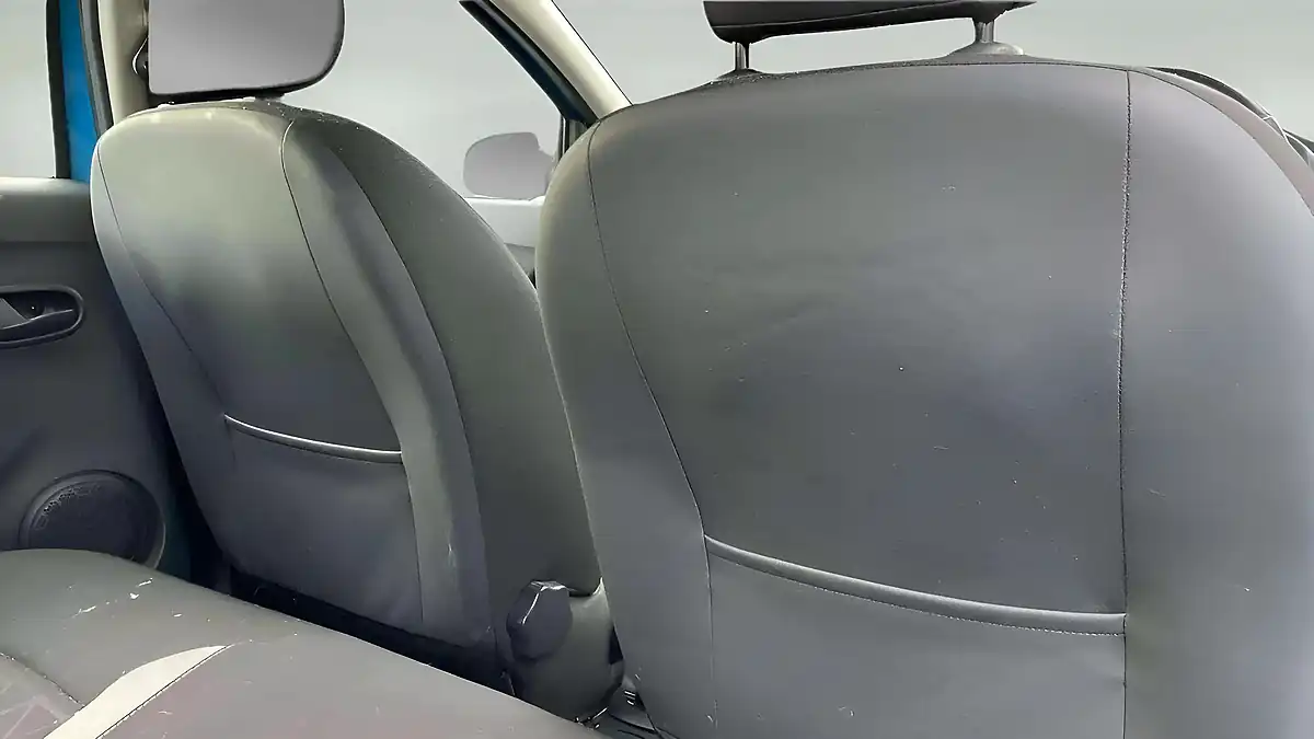 Used 2014 Dacia Sandero Stepway Laureate Blue - Interior and Exterior details 18
