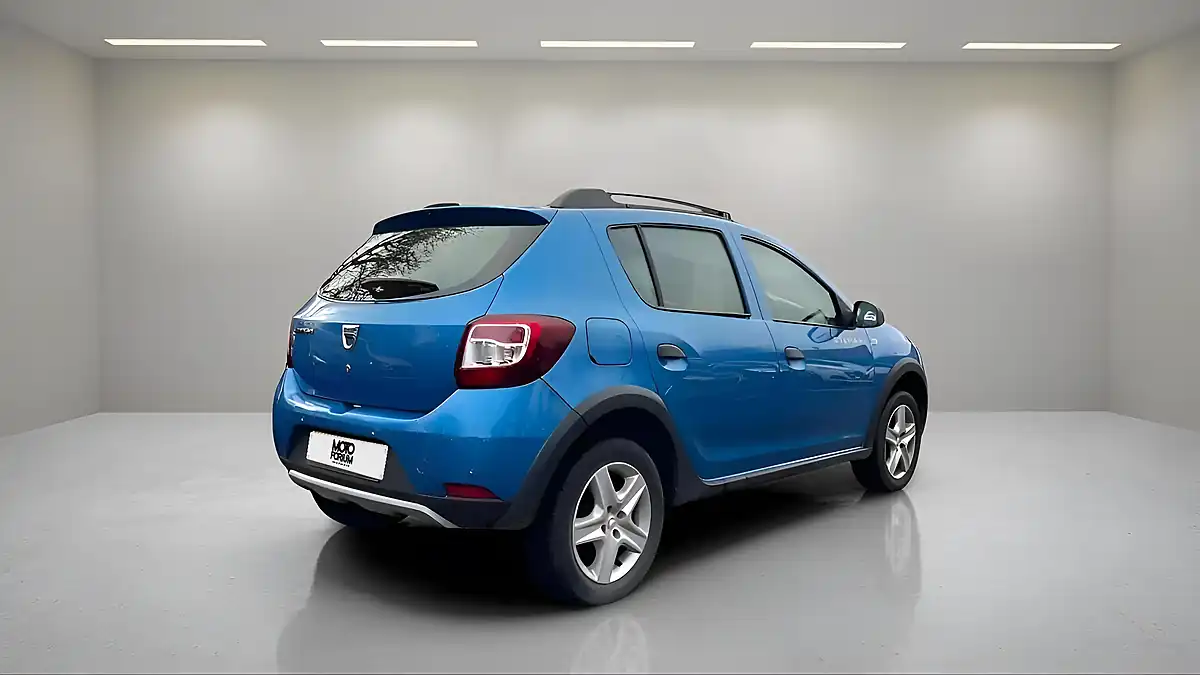 Used 2014 Dacia Sandero Stepway Laureate Blue - Interior and Exterior details 19