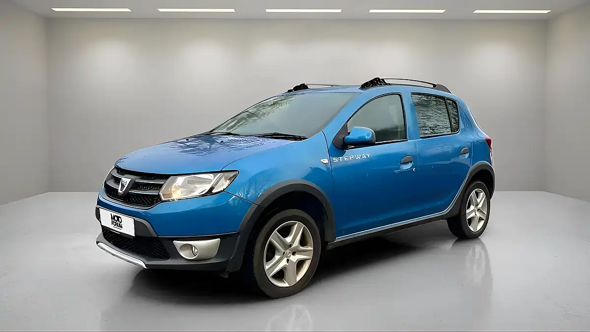 Used 2014 Dacia Sandero Stepway Laureate Blue - Interior and Exterior details 2