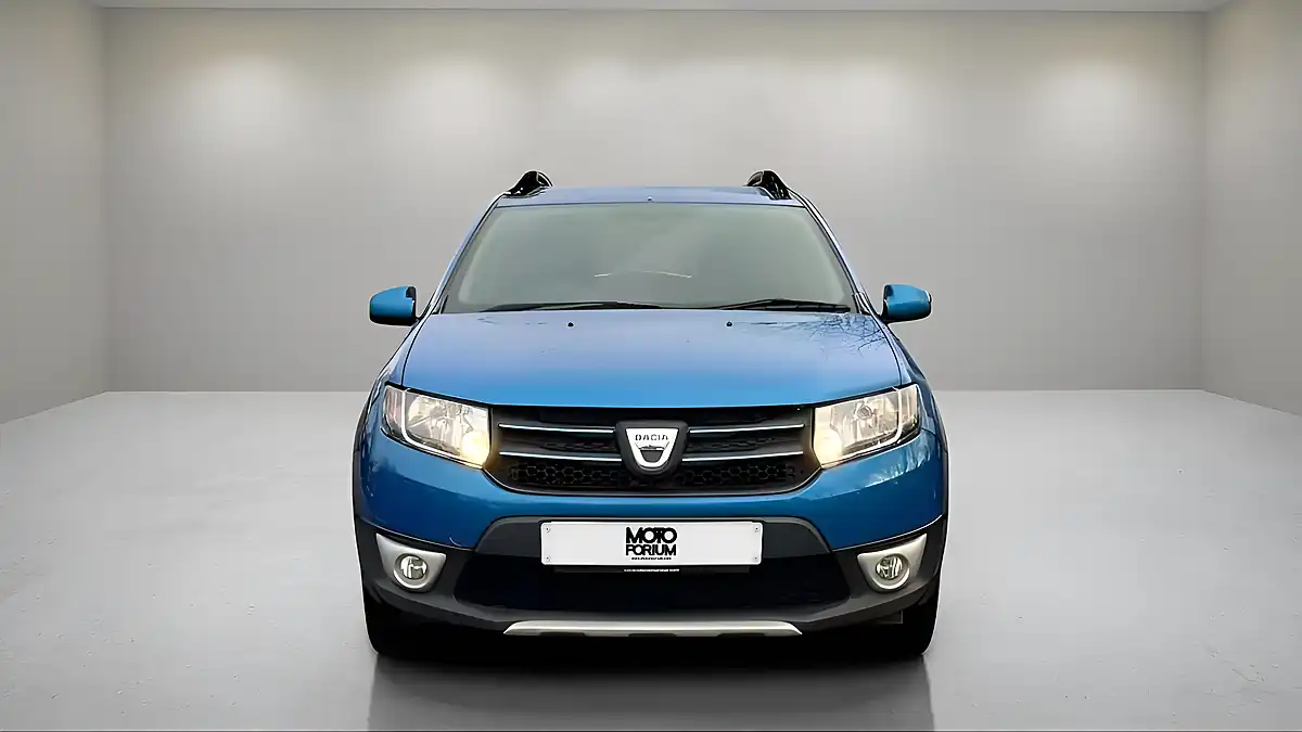 Used 2014 Dacia Sandero Stepway Laureate Blue - Interior and Exterior details 3