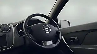 Used 2014 Dacia Sandero Stepway Laureate Blue - Interior and Exterior details 5