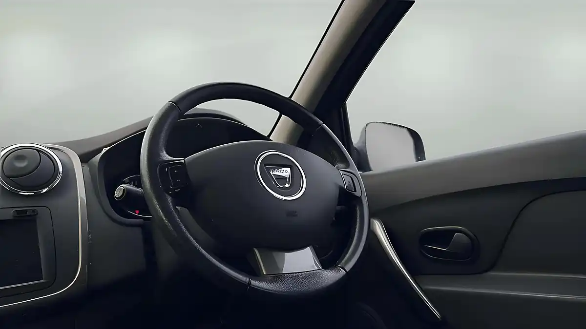 Used 2014 Dacia Sandero Stepway Laureate Blue - Interior and Exterior details 5