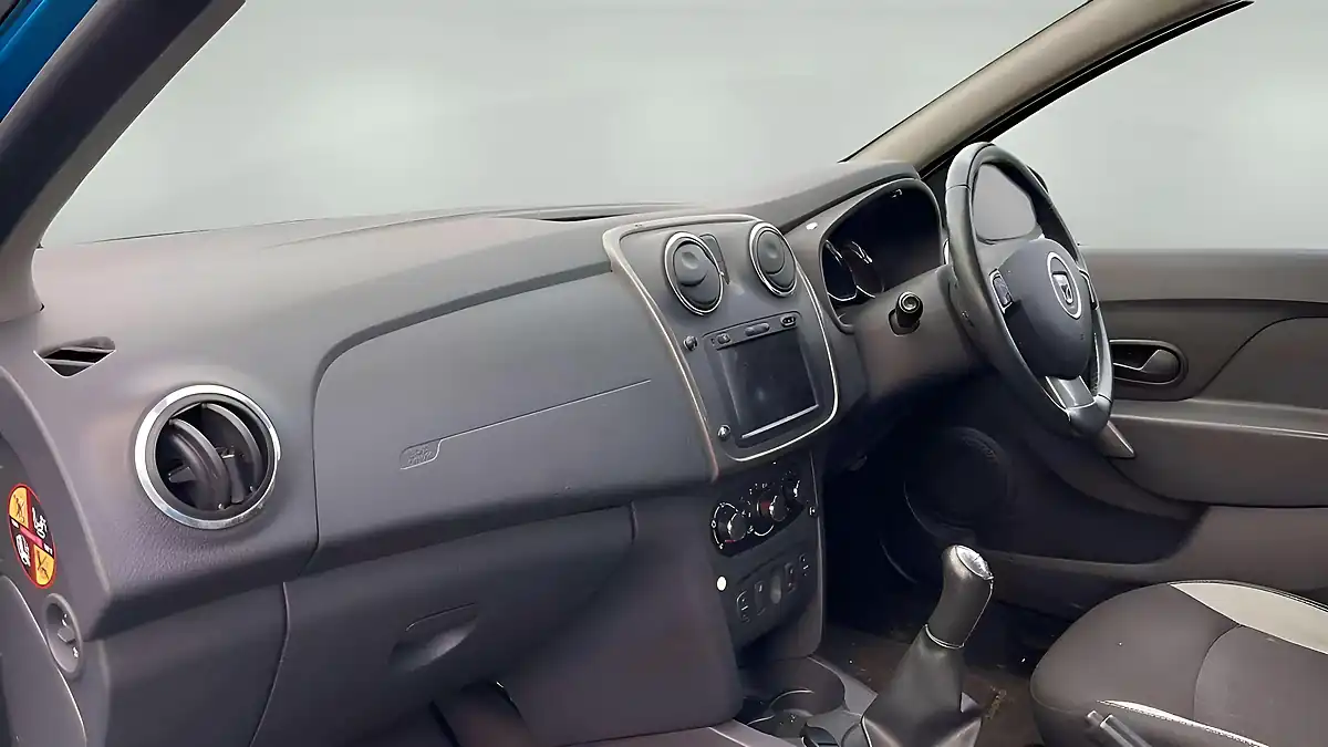 Used 2014 Dacia Sandero Stepway Laureate Blue - Interior and Exterior details 7
