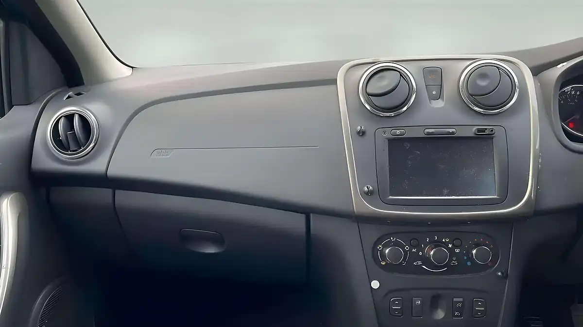 Used 2014 Dacia Sandero Stepway Laureate Blue - Interior and Exterior details 8