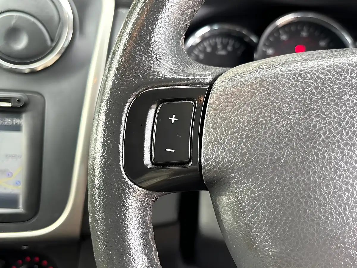Used 2014 Dacia Sandero Stepway Laureate Blue - Interior and Exterior details 14
