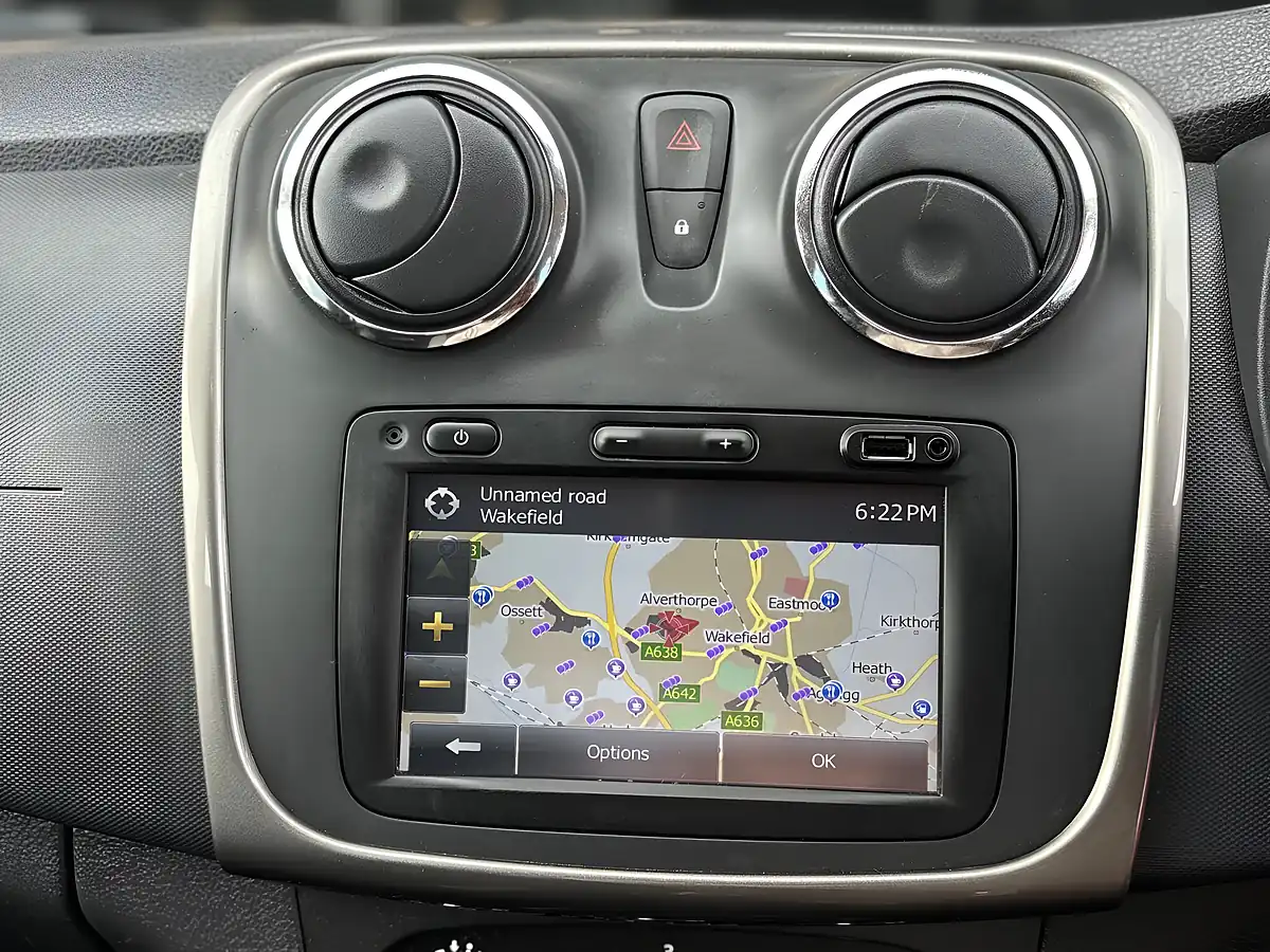 Used 2014 Dacia Sandero Stepway Laureate Blue - Interior and Exterior details 17