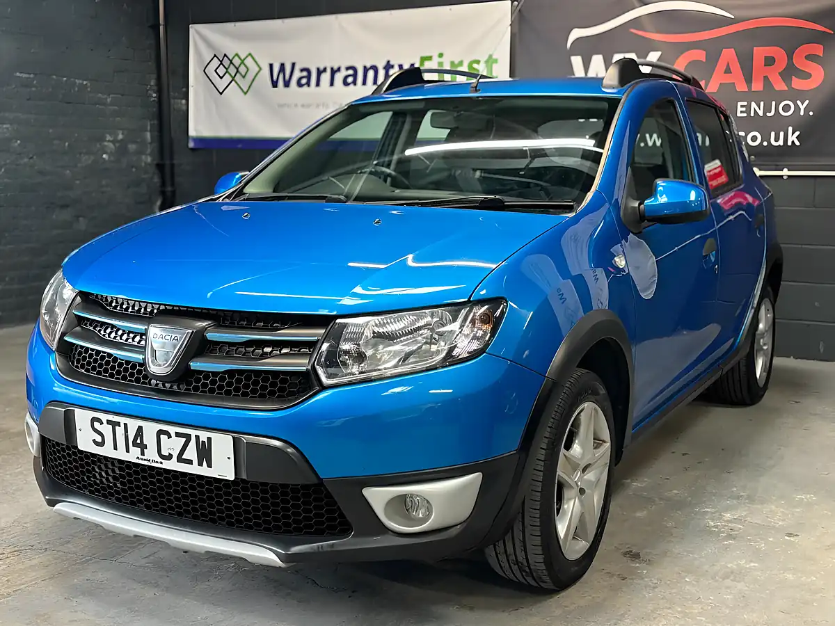 Used 2014 Dacia Sandero Stepway Laureate Blue - Interior and Exterior details 3