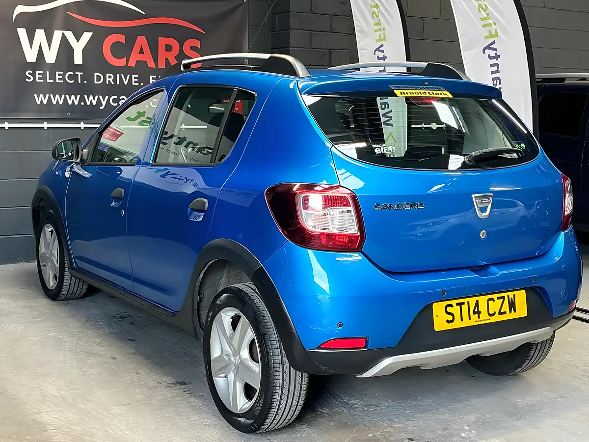Used 2014 Dacia Sandero Stepway Laureate Blue - Interior and Exterior details 4