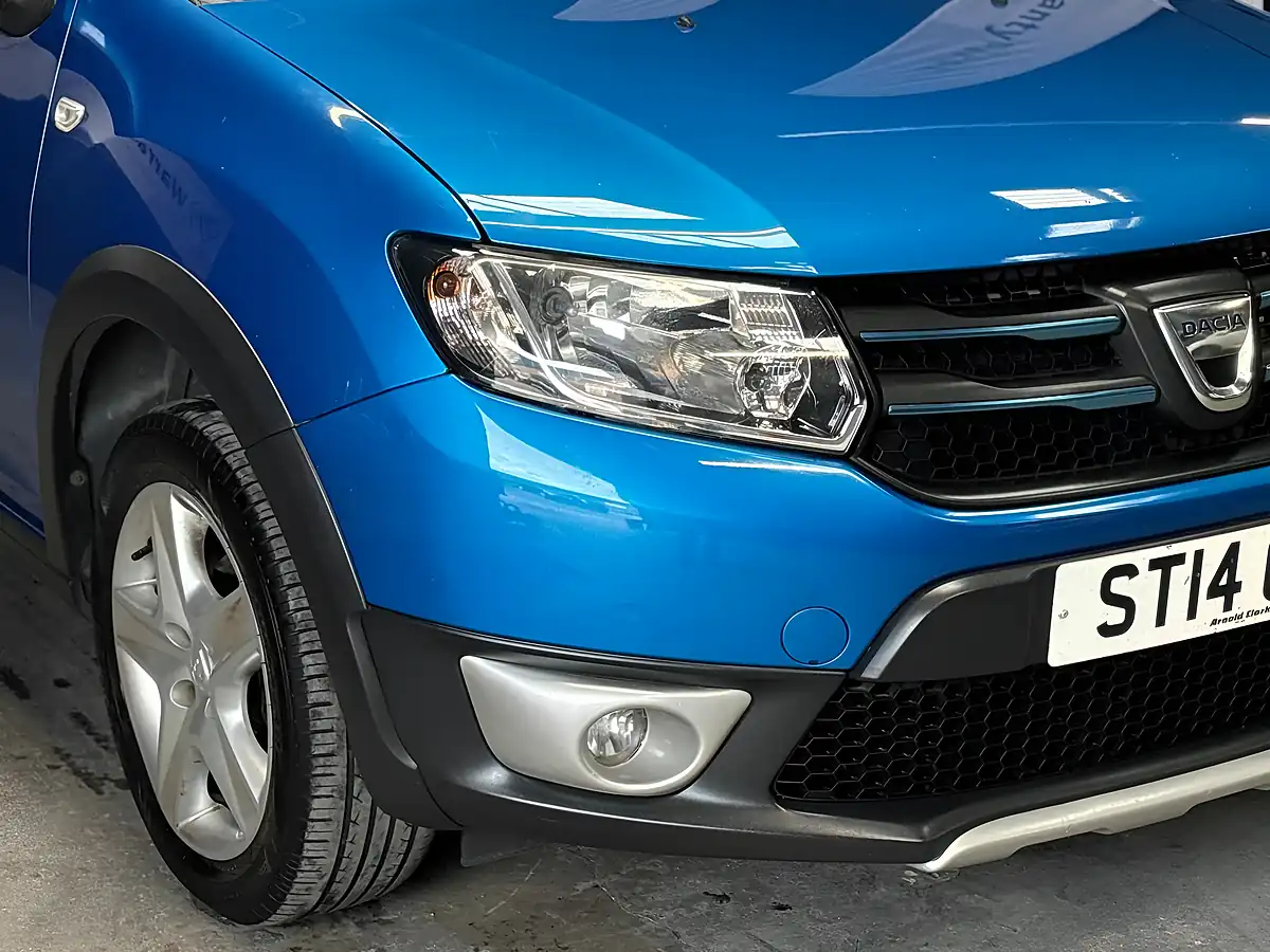 Used 2014 Dacia Sandero Stepway Laureate Blue - Interior and Exterior details 7