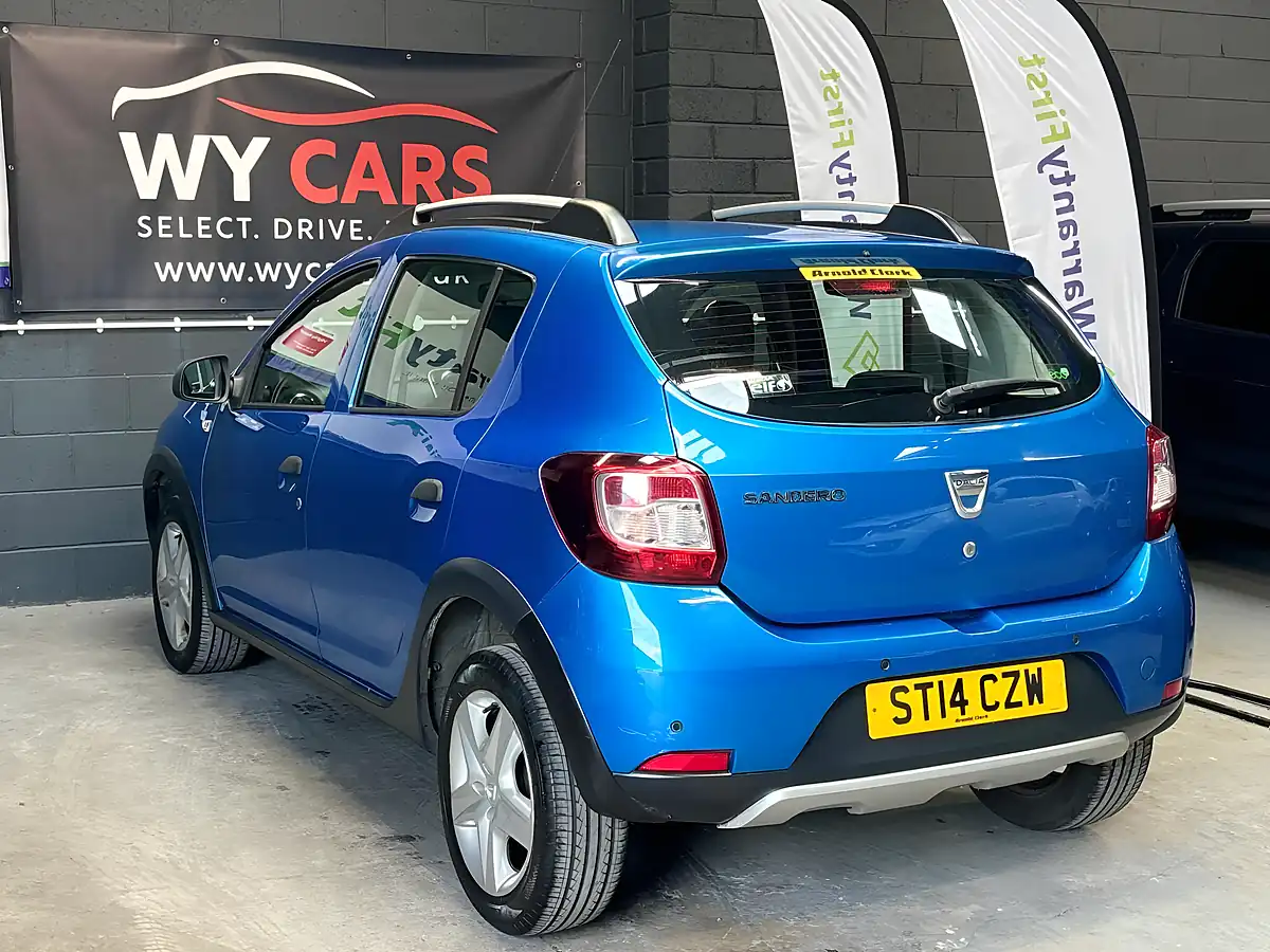 Used 2014 Dacia Sandero Stepway Laureate Blue - Interior and Exterior details 8