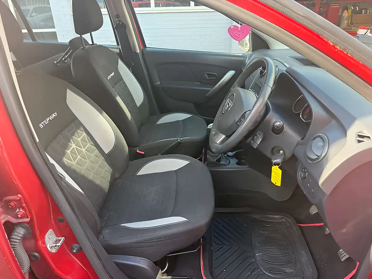 Used 2014 Dacia Sandero Stepway Laureate Cinder Red - Interior and Exterior details 15