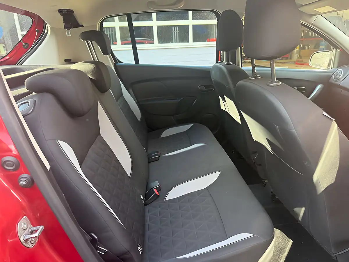 Used 2014 Dacia Sandero Stepway Laureate Cinder Red - Interior and Exterior details 16