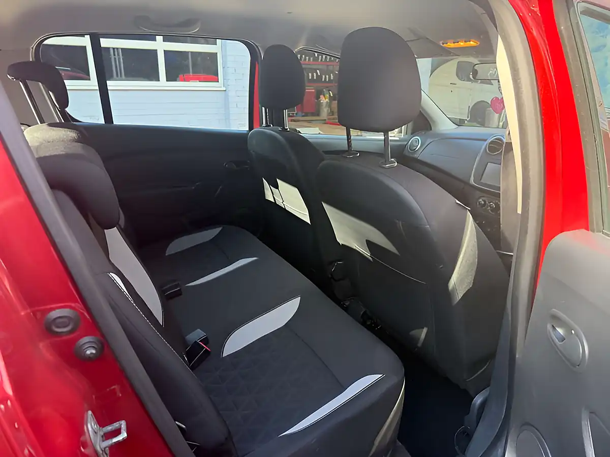 Used 2014 Dacia Sandero Stepway Laureate Cinder Red - Interior and Exterior details 17