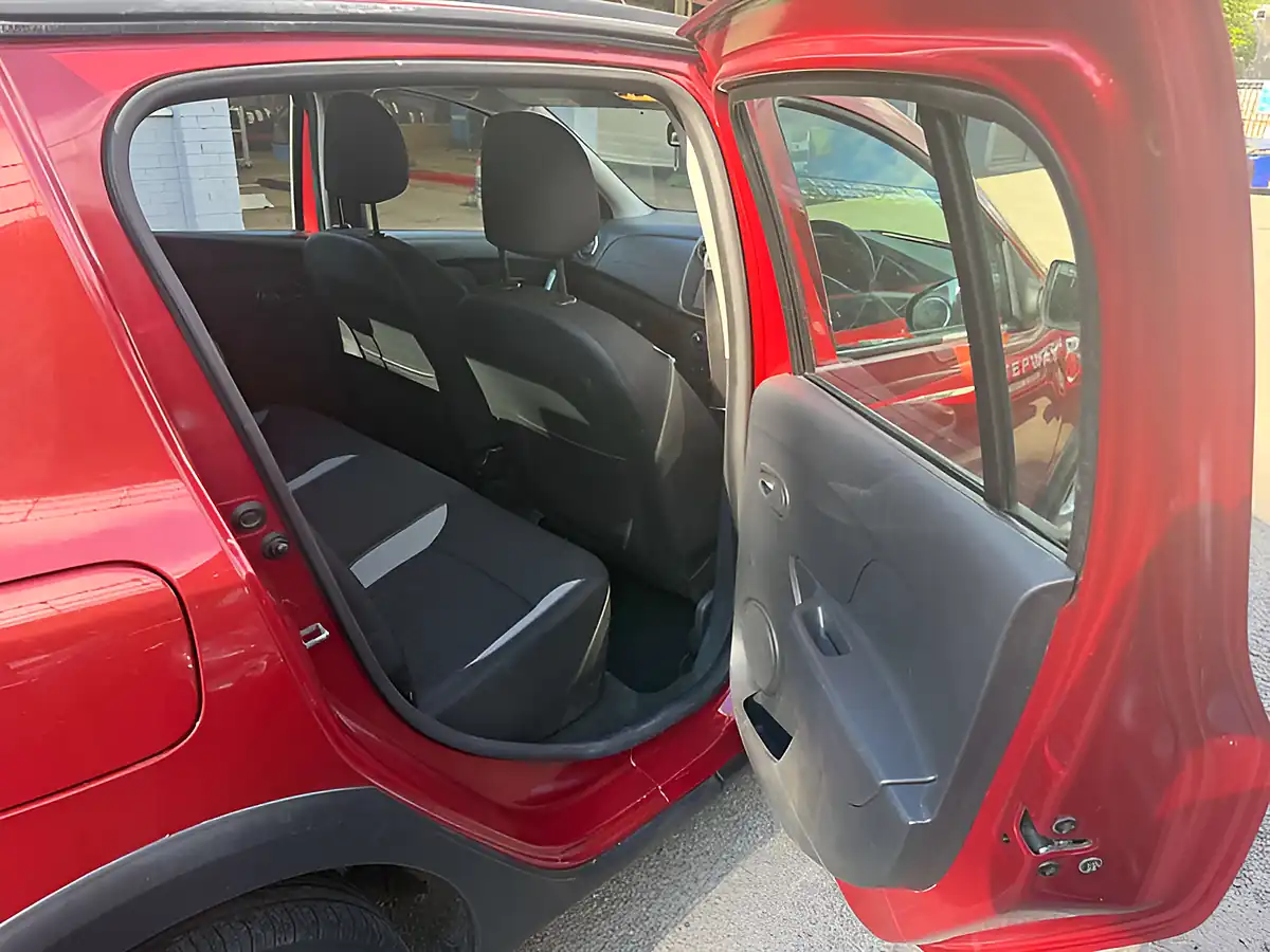 Used 2014 Dacia Sandero Stepway Laureate Cinder Red - Interior and Exterior details 18