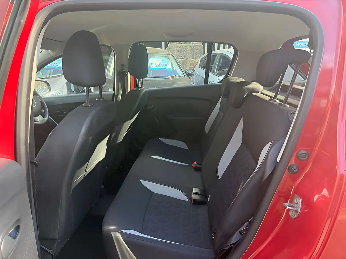 Used 2014 Dacia Sandero Stepway Laureate Cinder Red - Interior and Exterior details 19