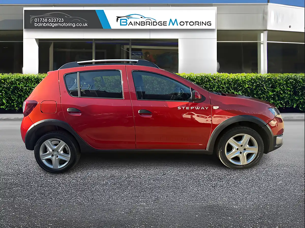 Used 2014 Dacia Sandero Stepway Laureate Cinder Red - Interior and Exterior details 2
