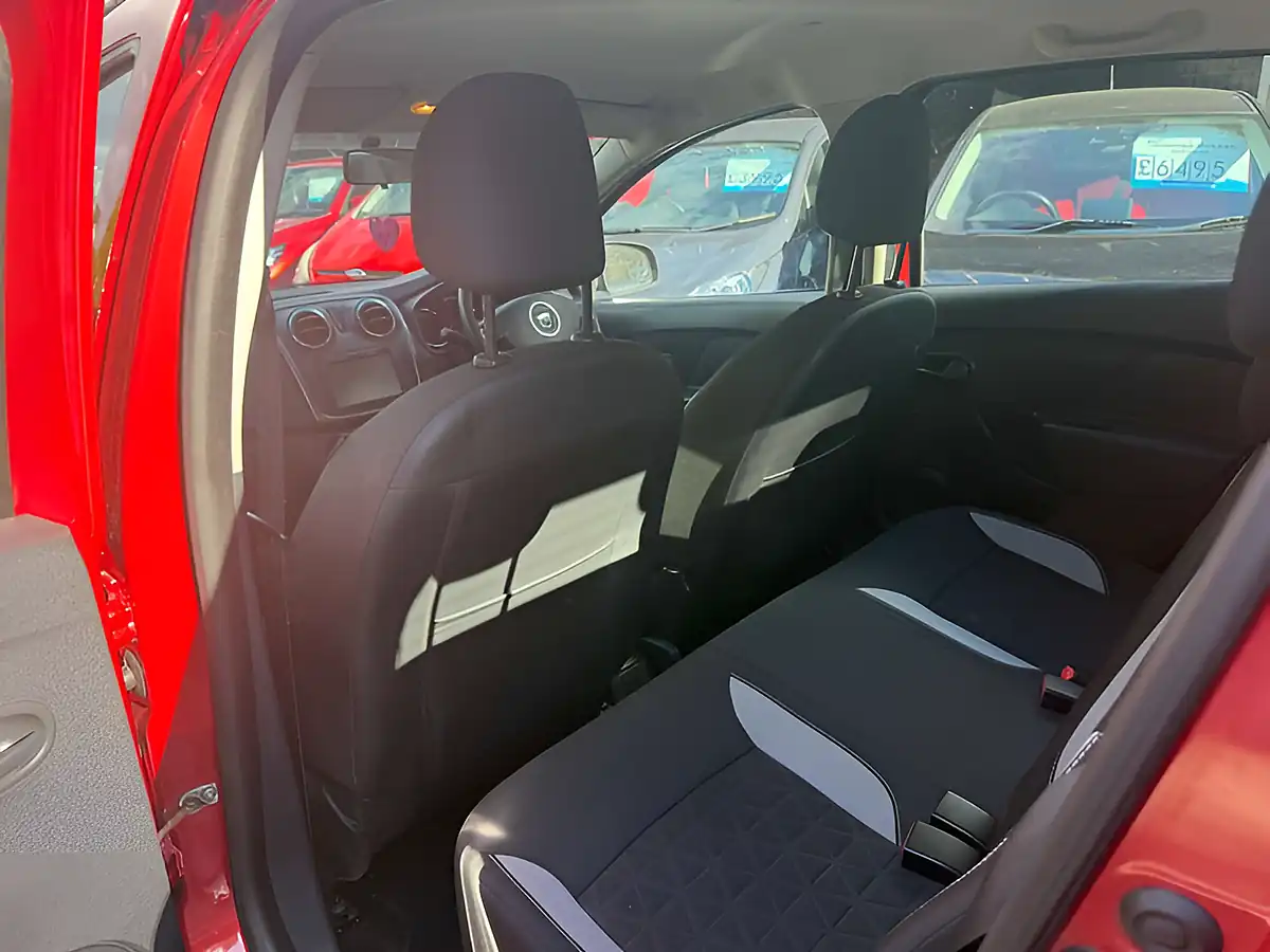 Used 2014 Dacia Sandero Stepway Laureate Cinder Red - Interior and Exterior details 20