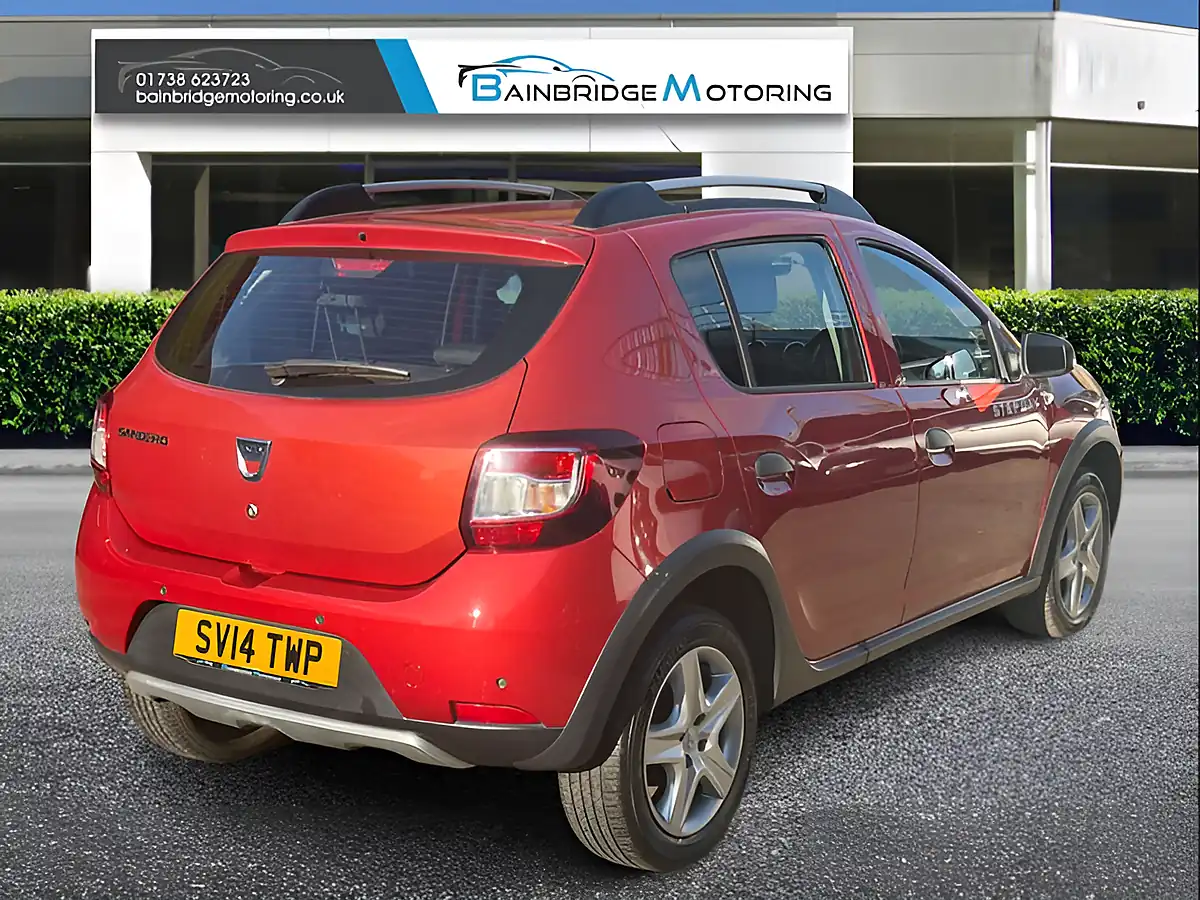 Used 2014 Dacia Sandero Stepway Laureate Cinder Red - Interior and Exterior details 3