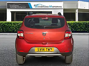 Used 2014 Dacia Sandero Stepway Laureate Cinder Red - Interior and Exterior details 4