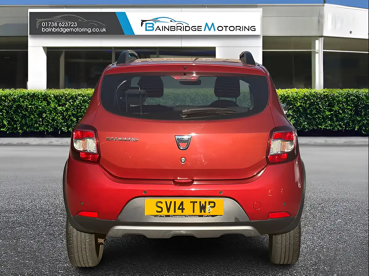 Used 2014 Dacia Sandero Stepway Laureate Cinder Red - Interior and Exterior details 4