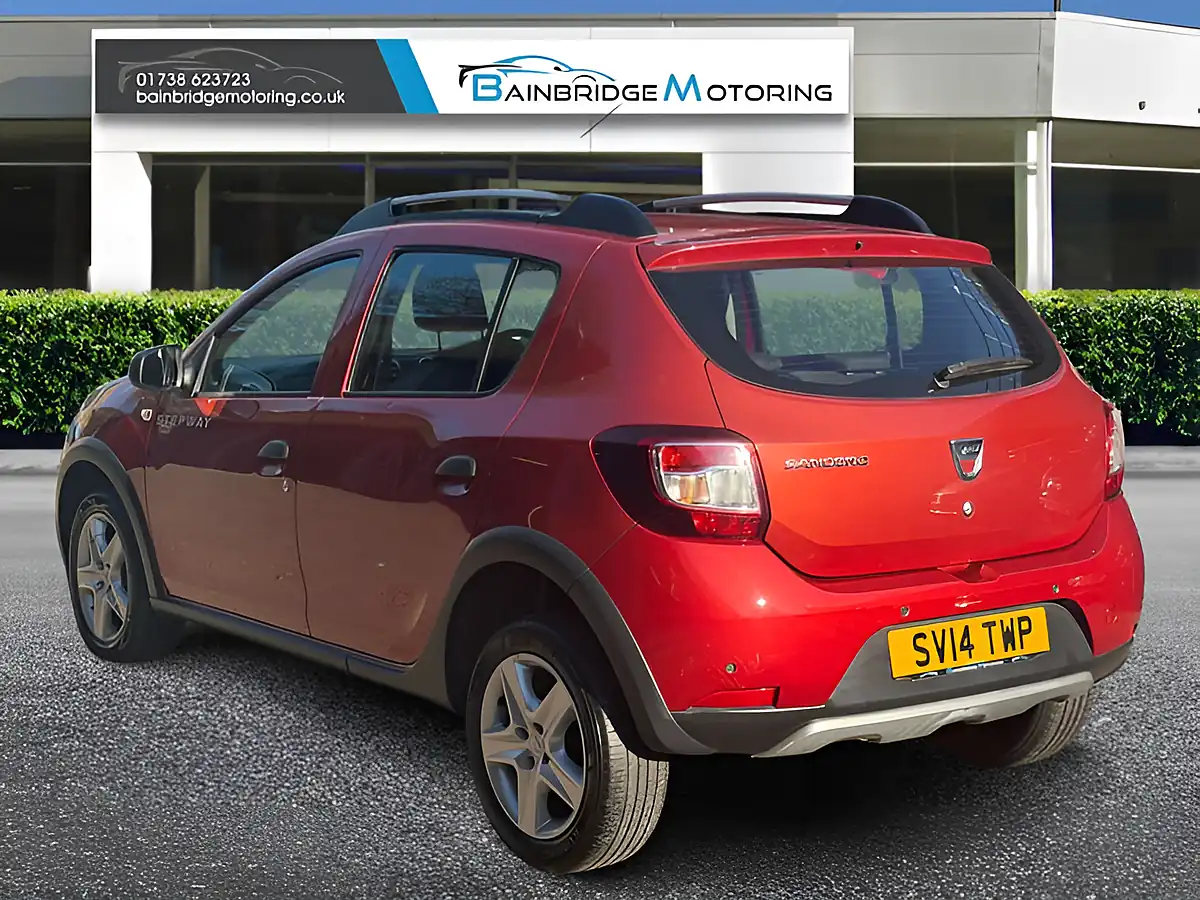 Used 2014 Dacia Sandero Stepway Laureate Cinder Red - Interior and Exterior details 5