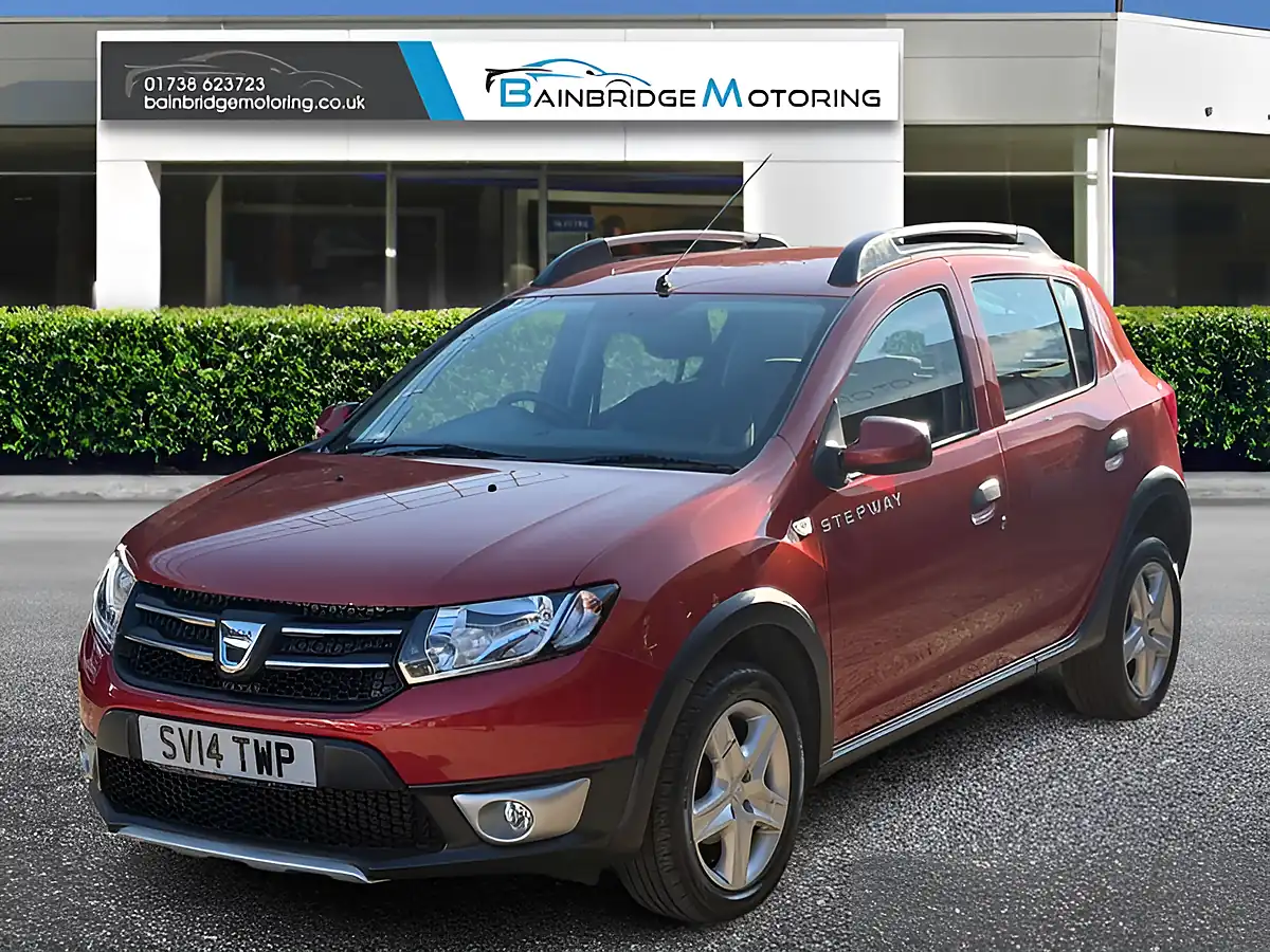 Used 2014 Dacia Sandero Stepway Laureate Cinder Red - Interior and Exterior details 7
