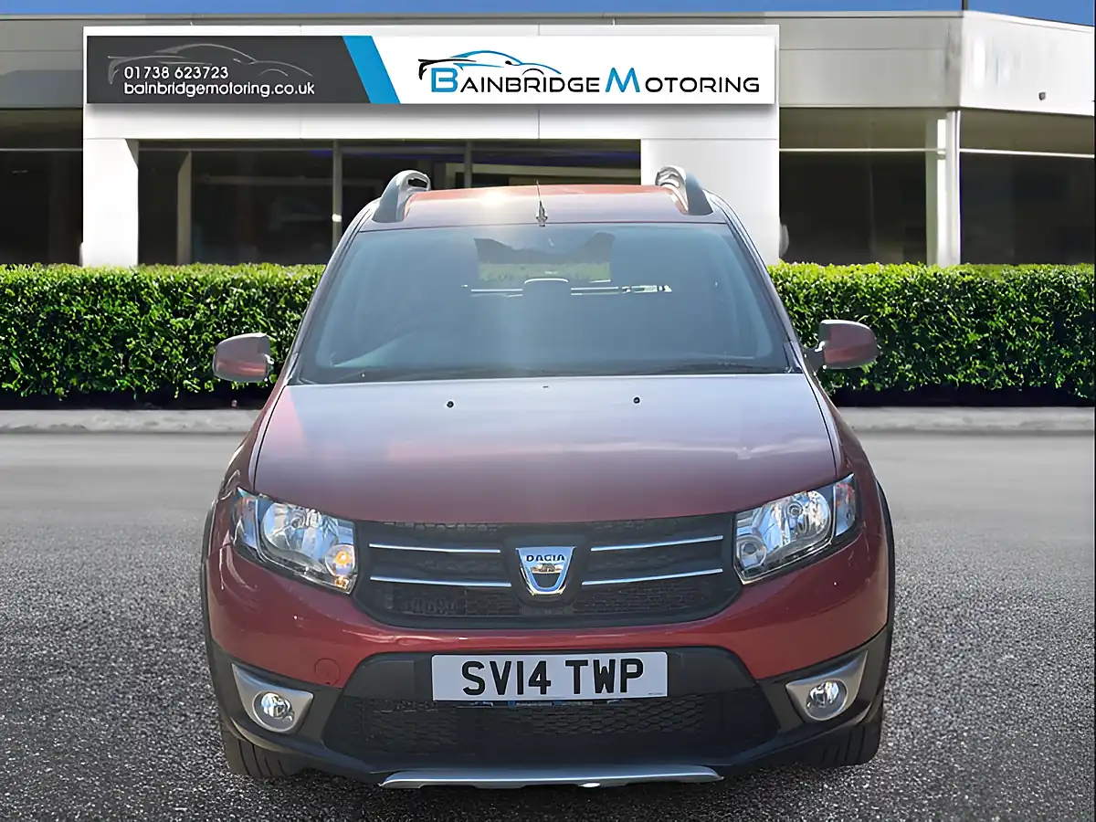 Used 2014 Dacia Sandero Stepway Laureate Cinder Red - Interior and Exterior details 8