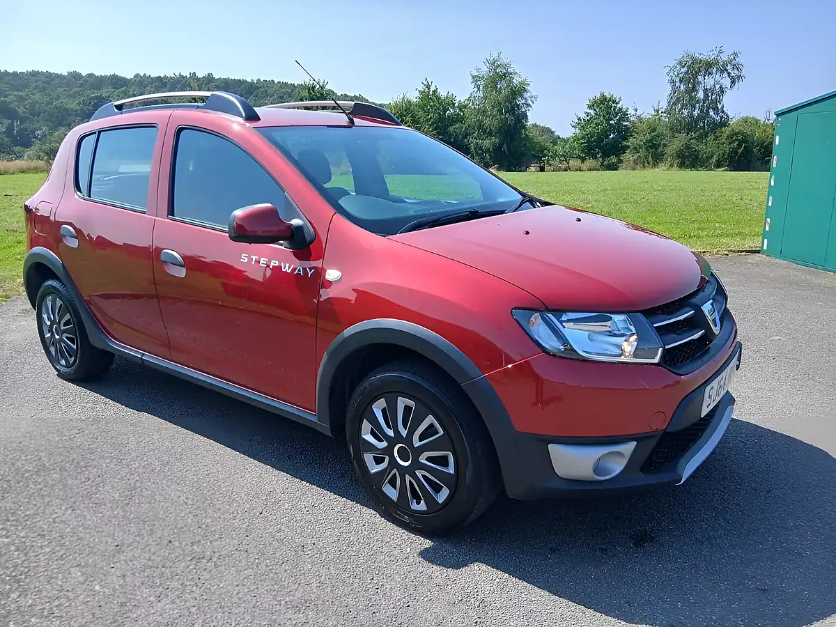 Used 2014 Dacia Sandero Stepway Laureate Red - Front View