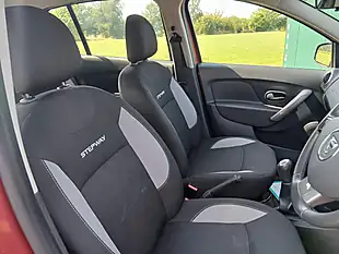 Used 2014 Dacia Sandero Stepway Laureate Red - Interior and Exterior details 12