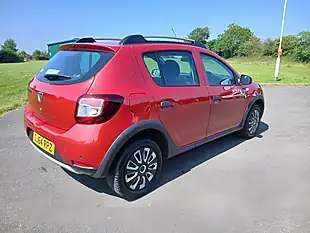 Used 2014 Dacia Sandero Stepway Laureate Red - Interior and Exterior details 3