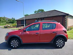 Used 2014 Dacia Sandero Stepway Laureate Red - Interior and Exterior details 4