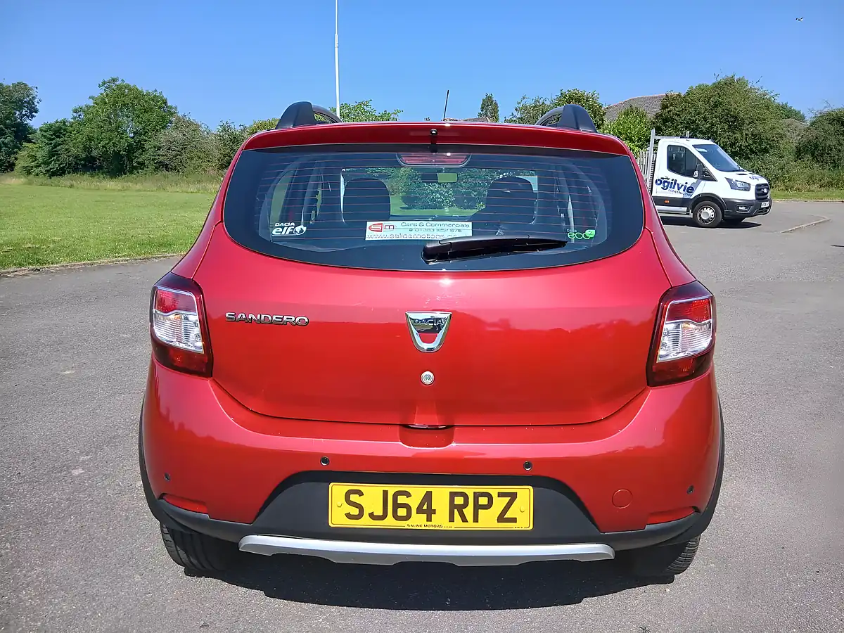 Used 2014 Dacia Sandero Stepway Laureate Red - Interior and Exterior details 6
