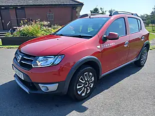 Used 2014 Dacia Sandero Stepway Laureate Red - Interior and Exterior details 7