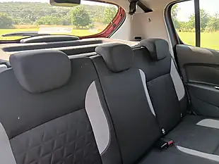 Used 2014 Dacia Sandero Stepway Laureate Red - Interior and Exterior details 9